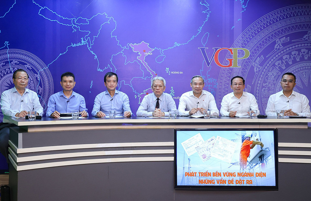 chuyen gia toa dam.jpg