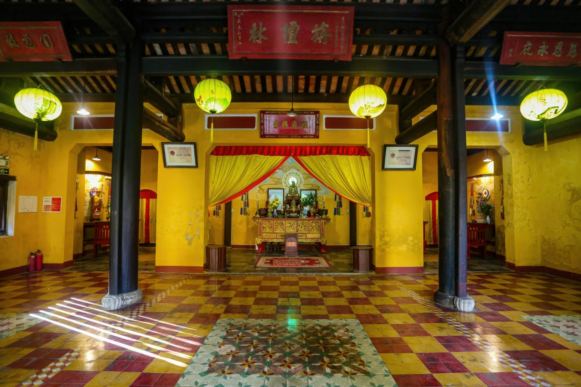 Cổ tự hơn 370 năm tồn tại ở Hội An, lưu giữ nhiều tượng Phật cổ, hương án quý