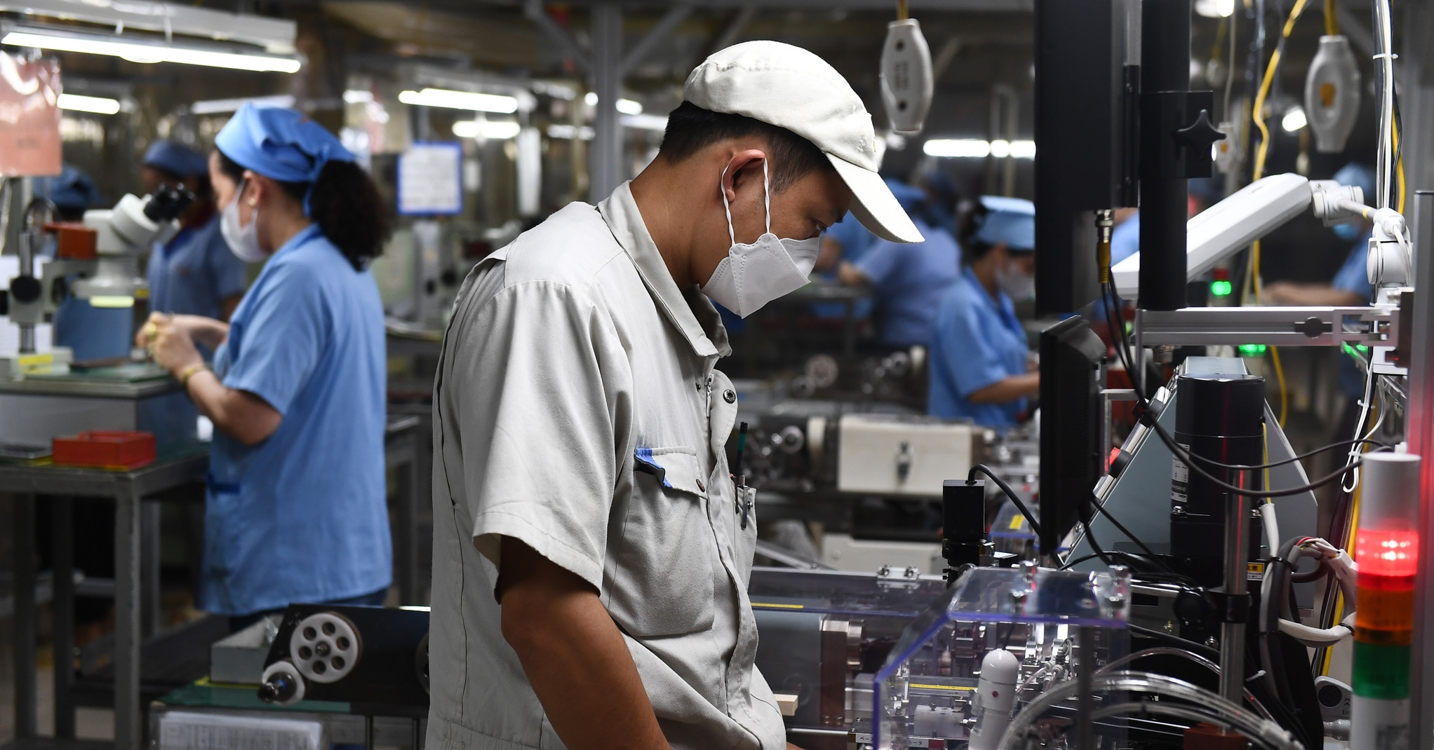 Lao động nhận lương 20 triệu, doanh nghiệp đóng BHXH mức 15 triệu có đúng không?