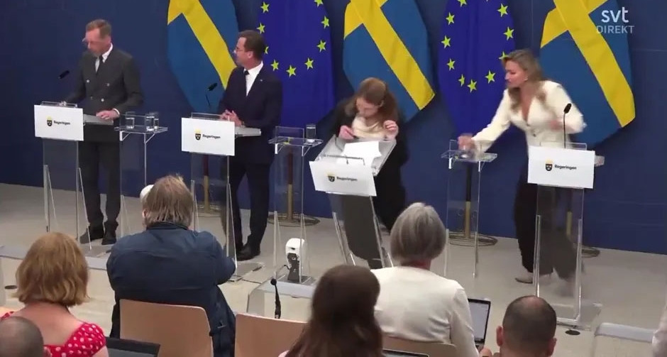 Nguyên nhân khiến Bộ trưởng Y tế Thụy Điển ngất xỉu trong họp báo