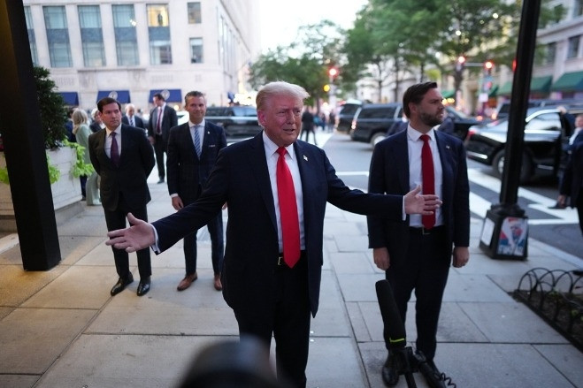 Ông Trump muốn EU áp thuế 100% với Trung Quốc và Ấn Độ