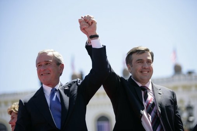 Quả lựu đạn không phát nổ vào phút chót cứu mạng cựu Tổng thống Mỹ George Bush