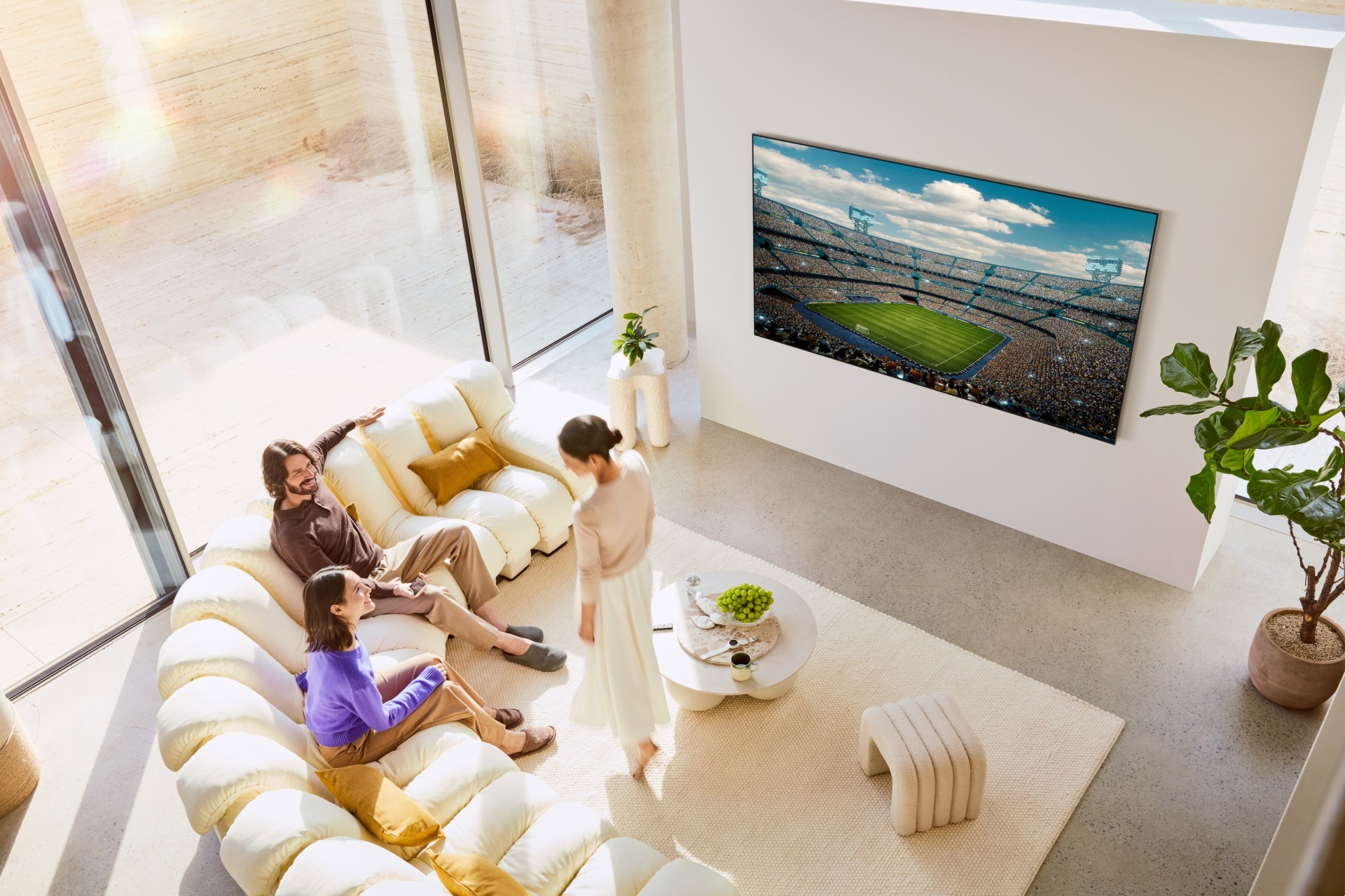 Thưởng thức giải Ngoại hạng Anh sống động với Samsung AI TV màn hình cực đại