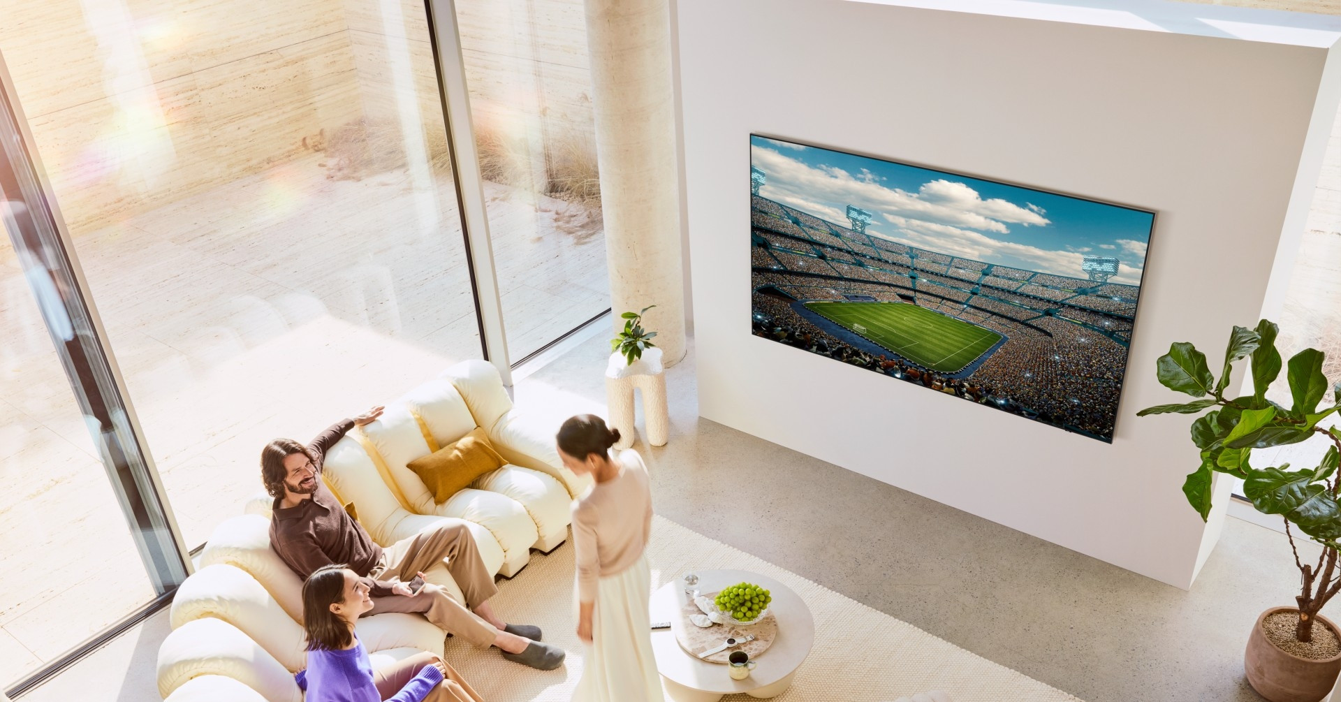 Thưởng thức giải Ngoại hạng Anh sống động với Samsung AI TV màn hình cực đại