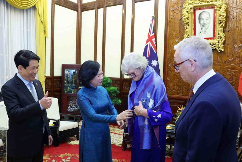 Toàn quyền Australia mặc áo dài dự chiêu đãi do Chủ tịch nước chủ trì