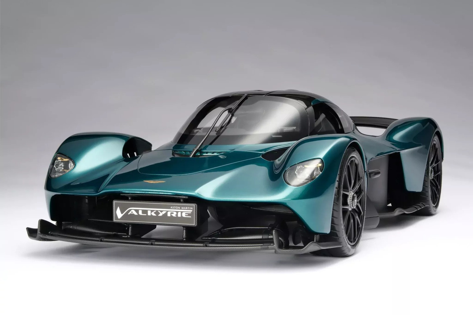 aston martin 1.jpg