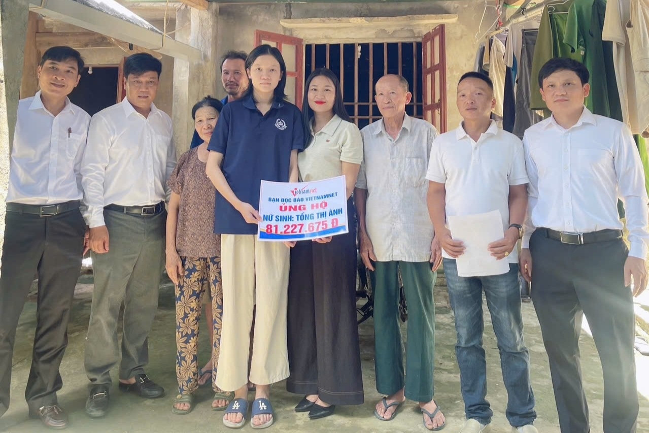 Báo VietNamNet trao hơn 81 triệu đồng tới nữ sinh nghèo học giỏi Tống Thị Ánh