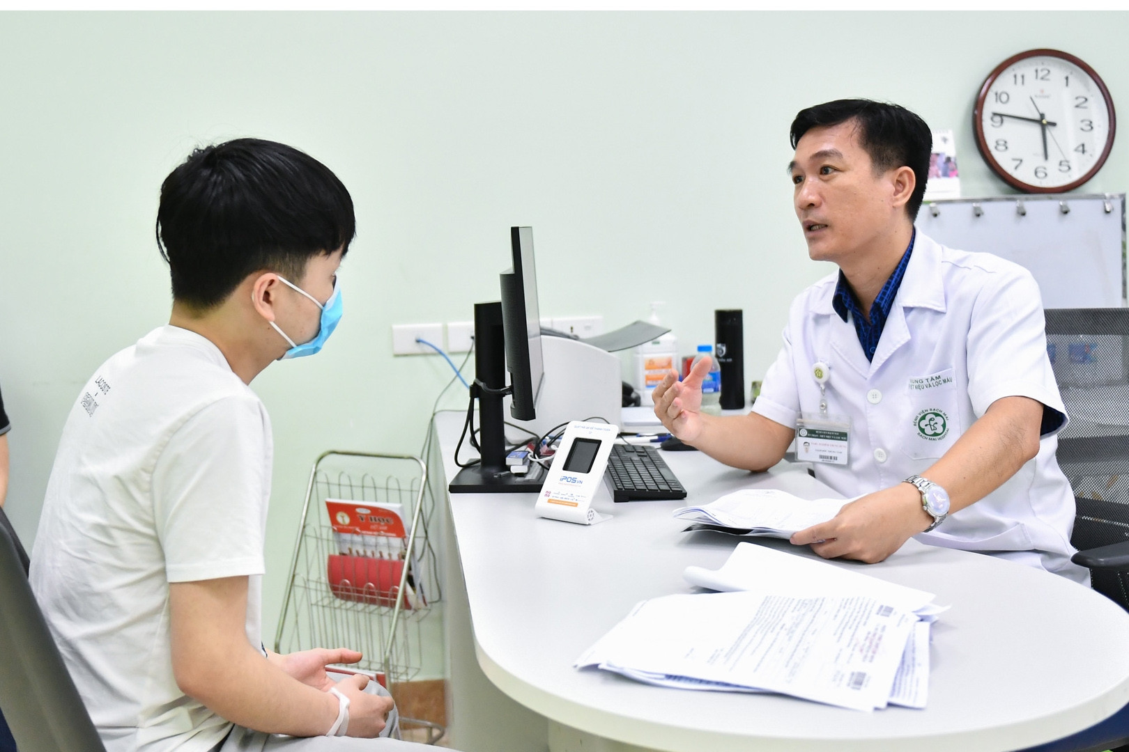 Bộ Chính trị: Đến năm 2030, người dân được miễn viện phí ở mức cơ bản