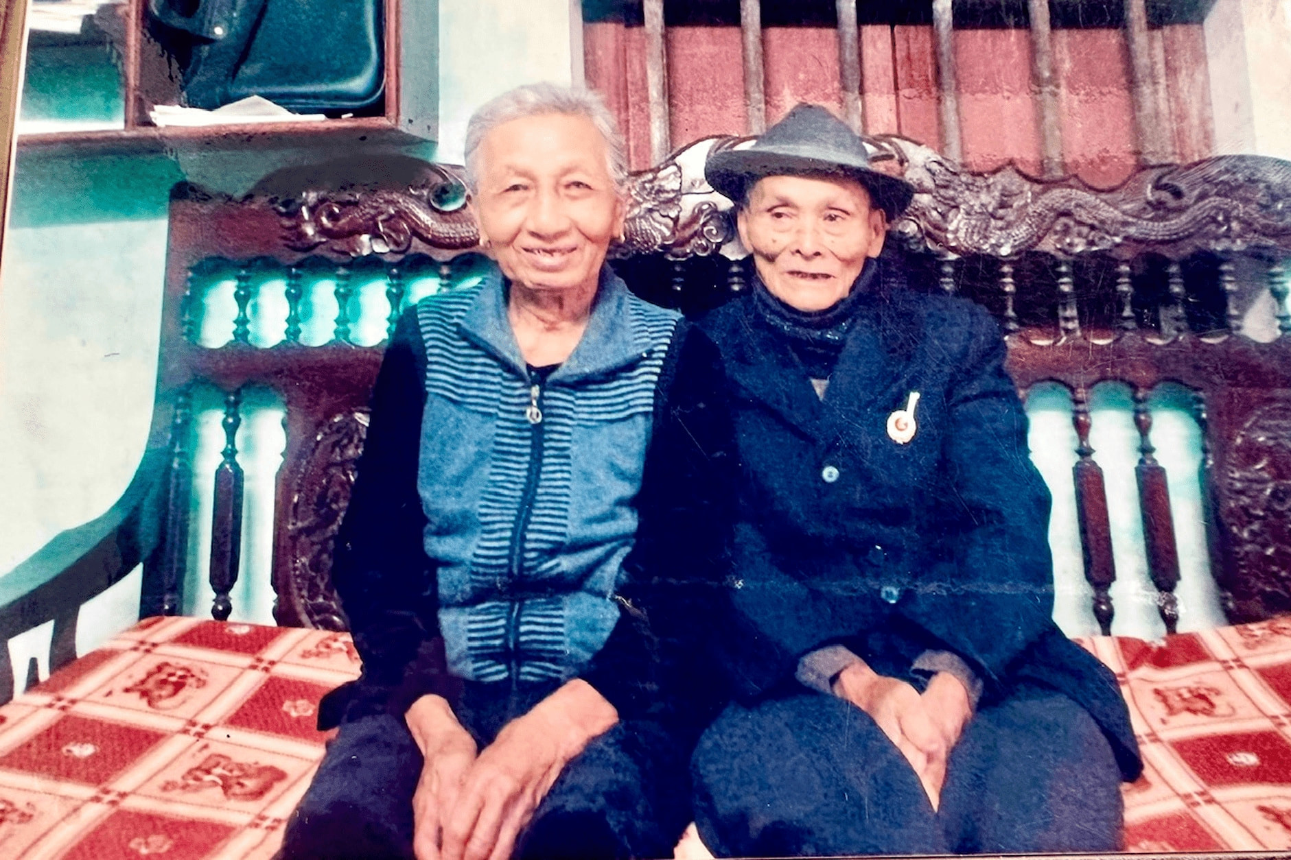 Cụ bà Hà Tĩnh 'đi' theo chồng, đám tang đôi khiến làng quê nghẹn ngào