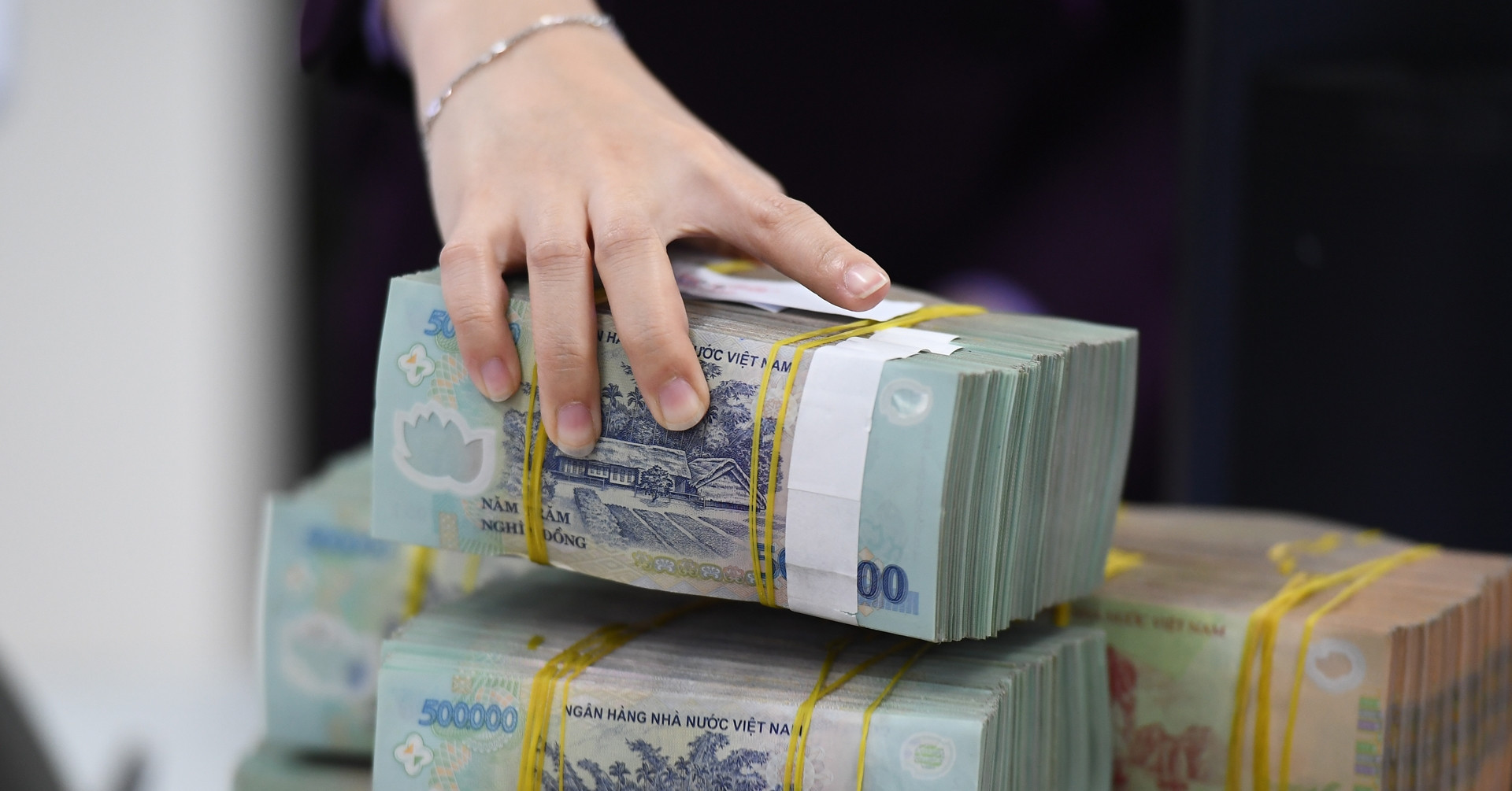 Đề xuất cán bộ có đá quý, tài sản 150 triệu đồn...