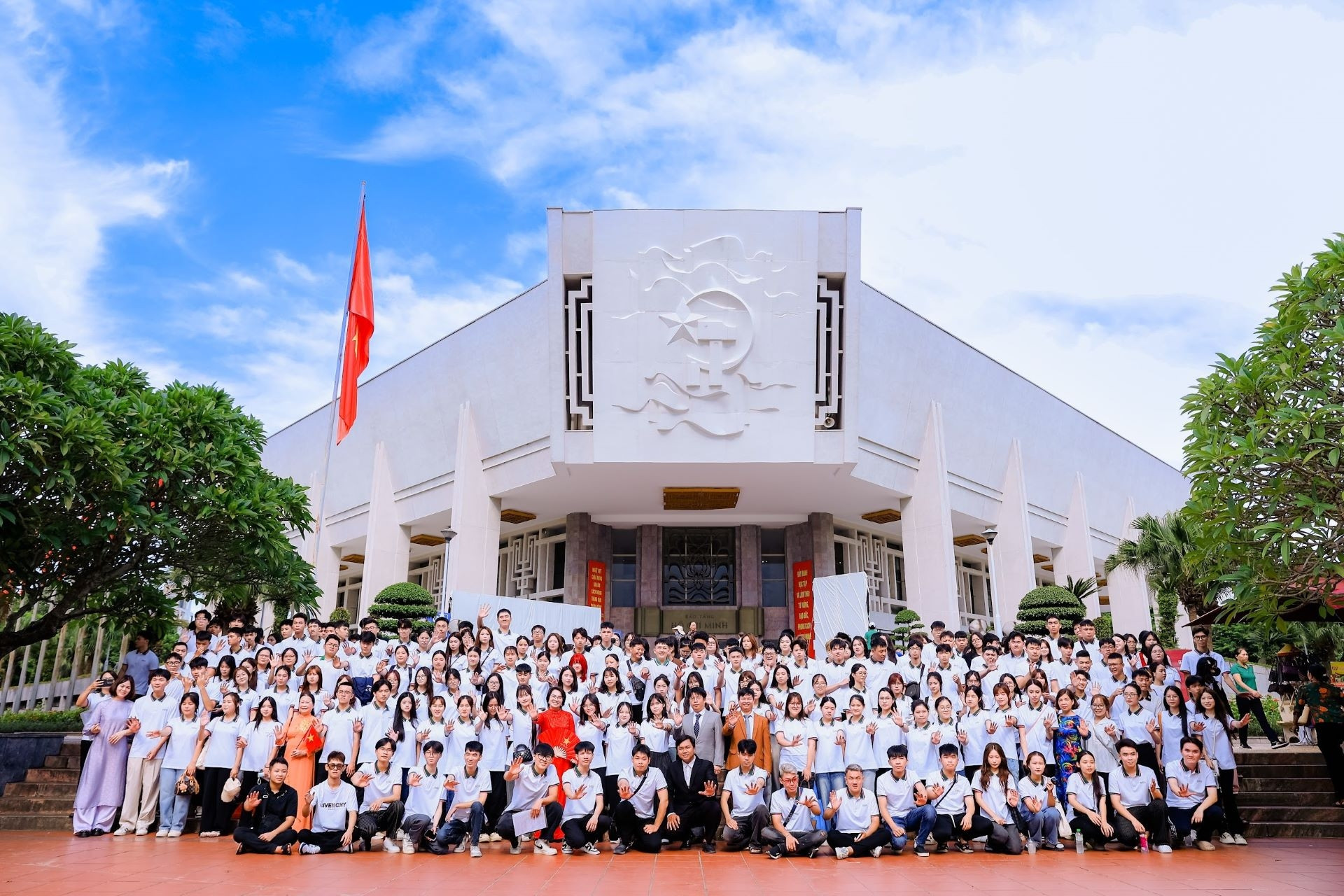 Hoạt động ý nghĩa đầu khoá của tân sinh viên Trường Đại học Đông Đô