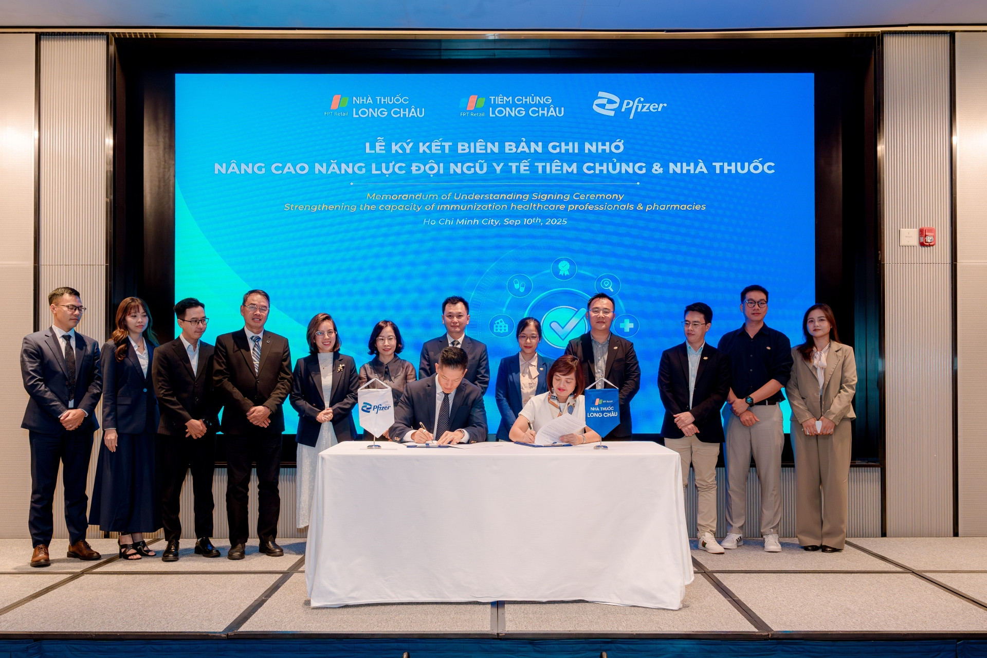 Long Châu hợp tác Pfizer, nâng cao chuyên môn đội ngũ tiêm chủng và nhà thuốc