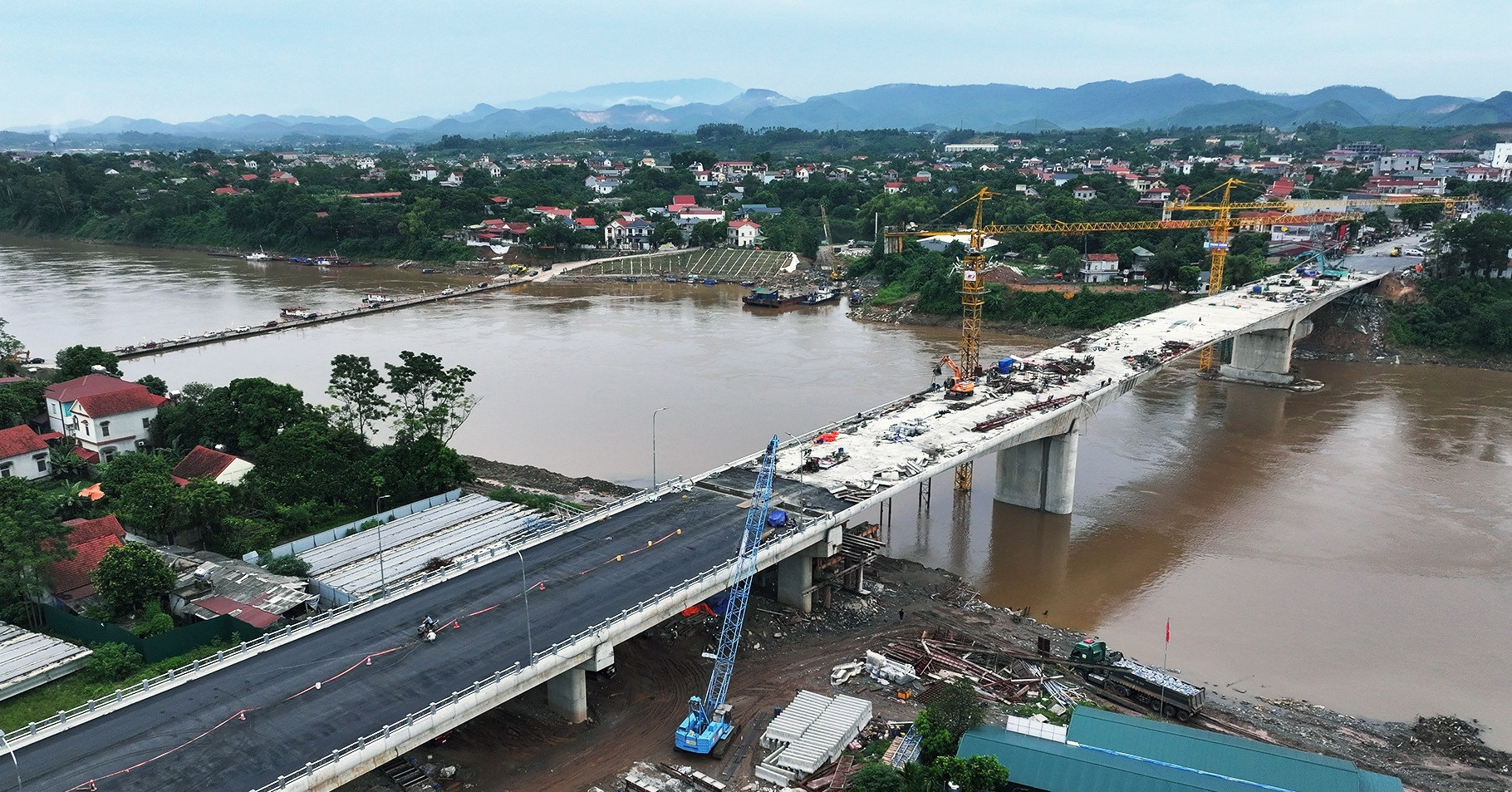 Nơi cầu Phong Châu sập 1 năm trước: Diện mạo mới sừng sững đến khó tin