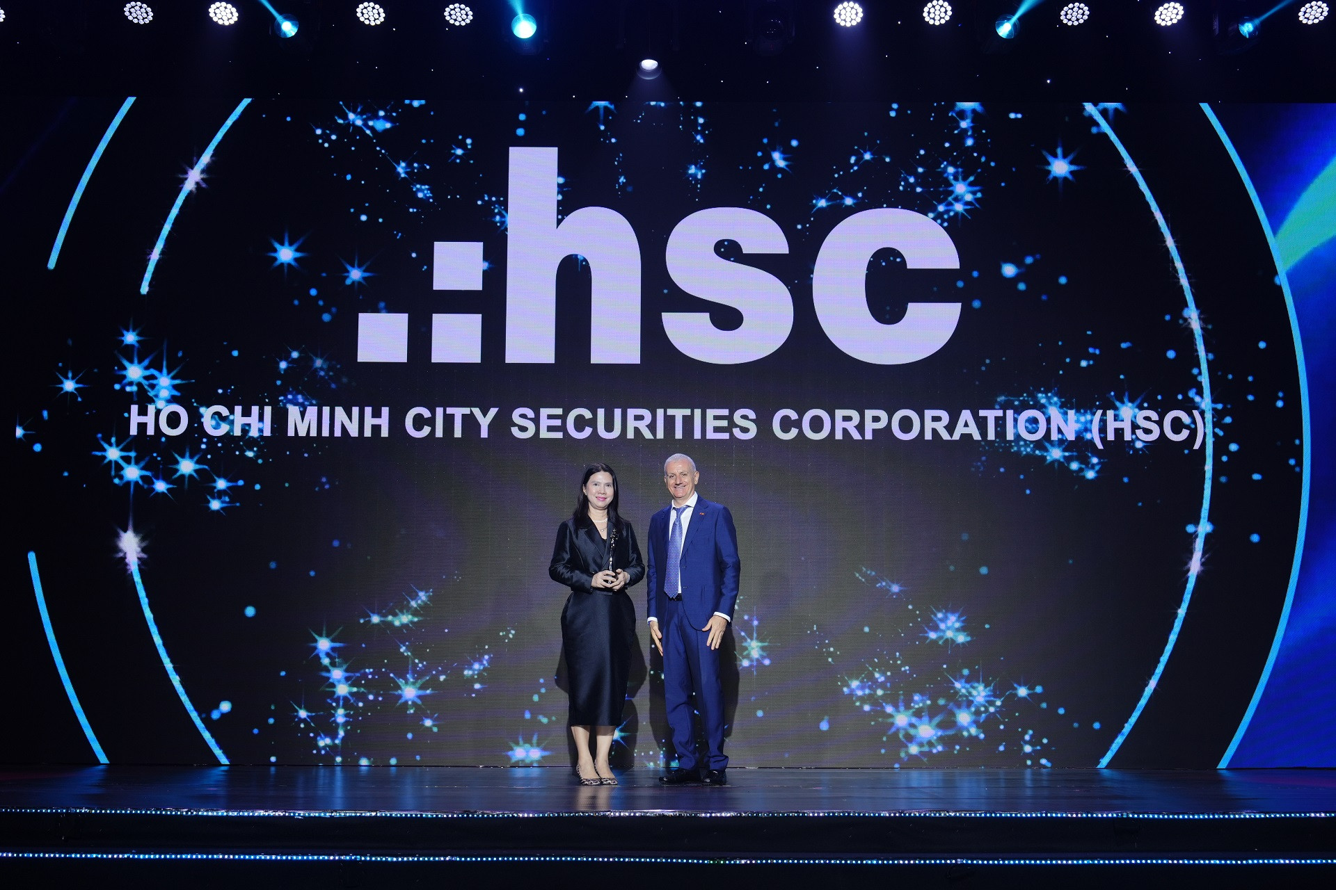 On Stage HSC ảnh 1.JPG