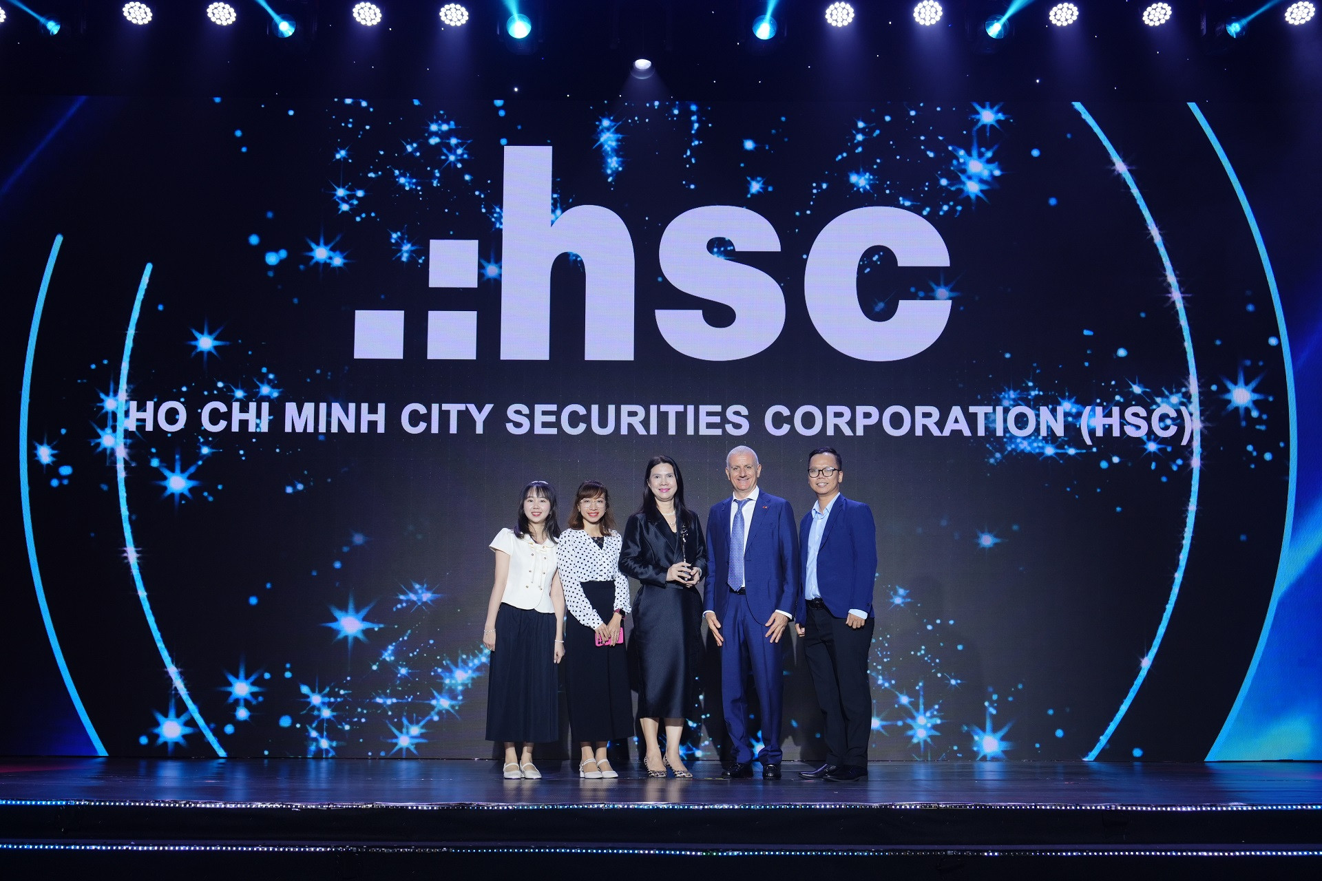 On Stage HSC Ảnh 2.JPG