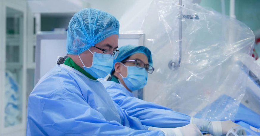 Từ cuốn cẩm nang đột quỵ, con trai nhanh trí cứu mẹ