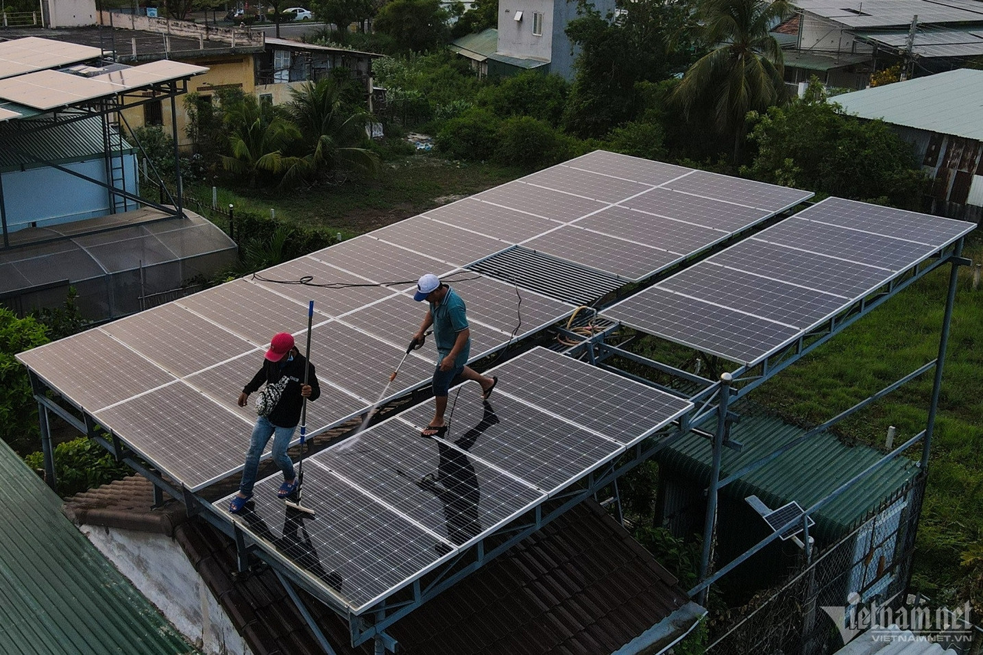 Người dân tự ý lắp đặt điện mặt trời mái nhà không thông báo, EVN đề xuất phải xử phạt