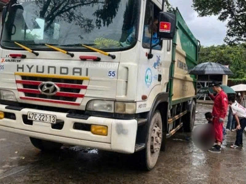 Xe rác cán chết nam sinh 1.jpg