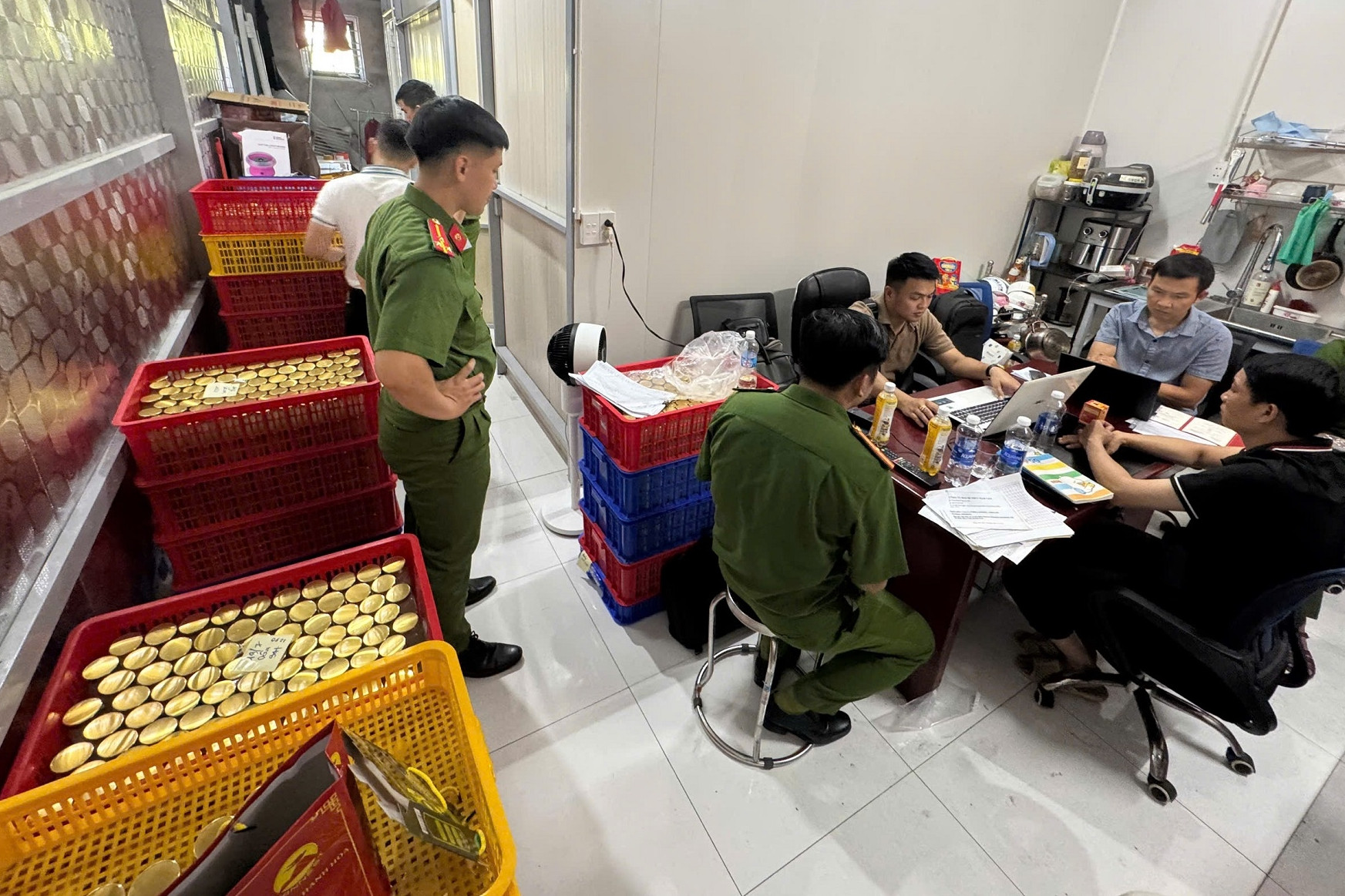 Xóa sổ đường dây sản xuất nước yến giả quy mô lớn ở Đà Nẵng