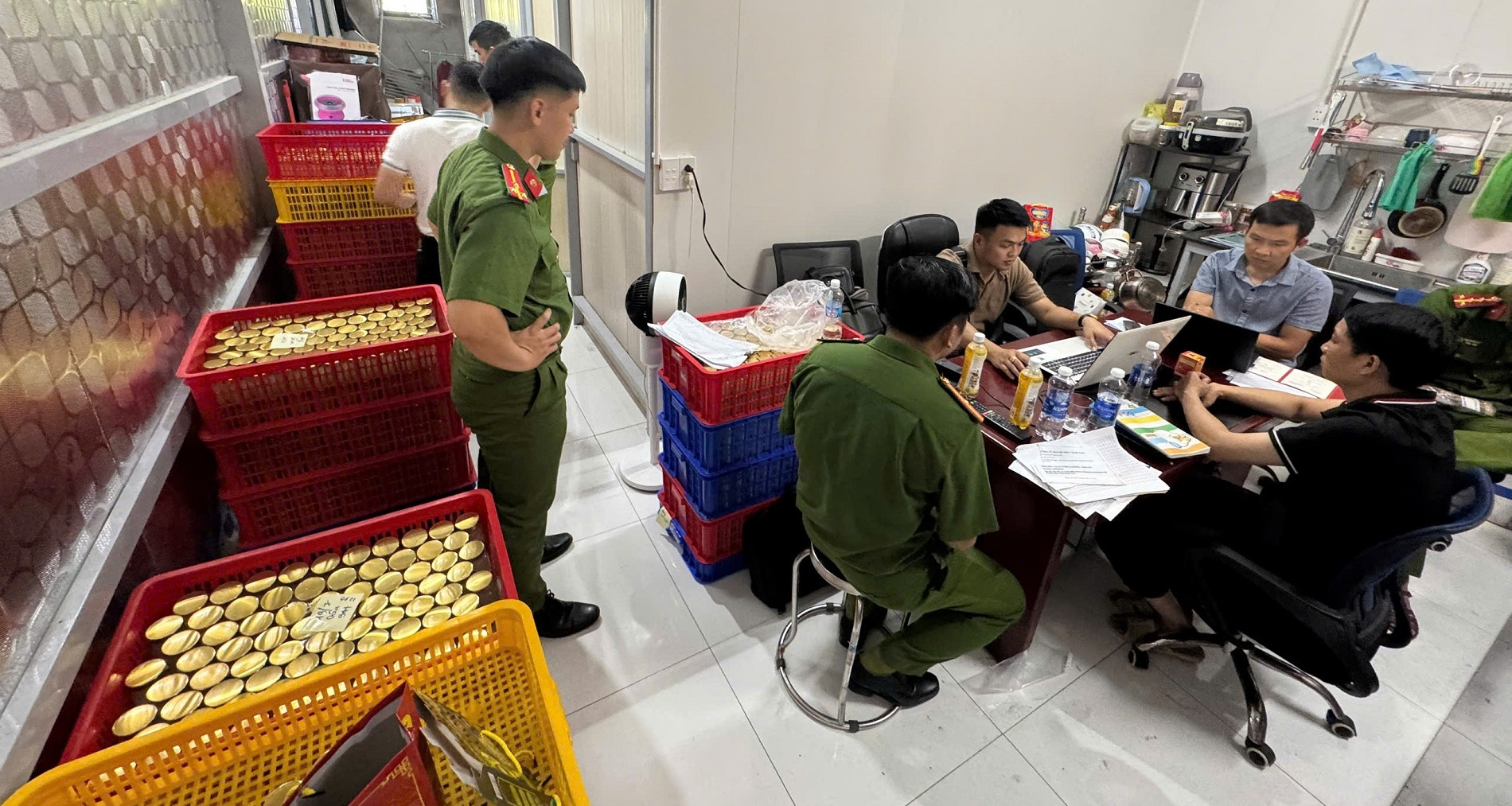 Xóa sổ đường dây sản xuất nước yến giả quy mô lớn ở Đà Nẵng