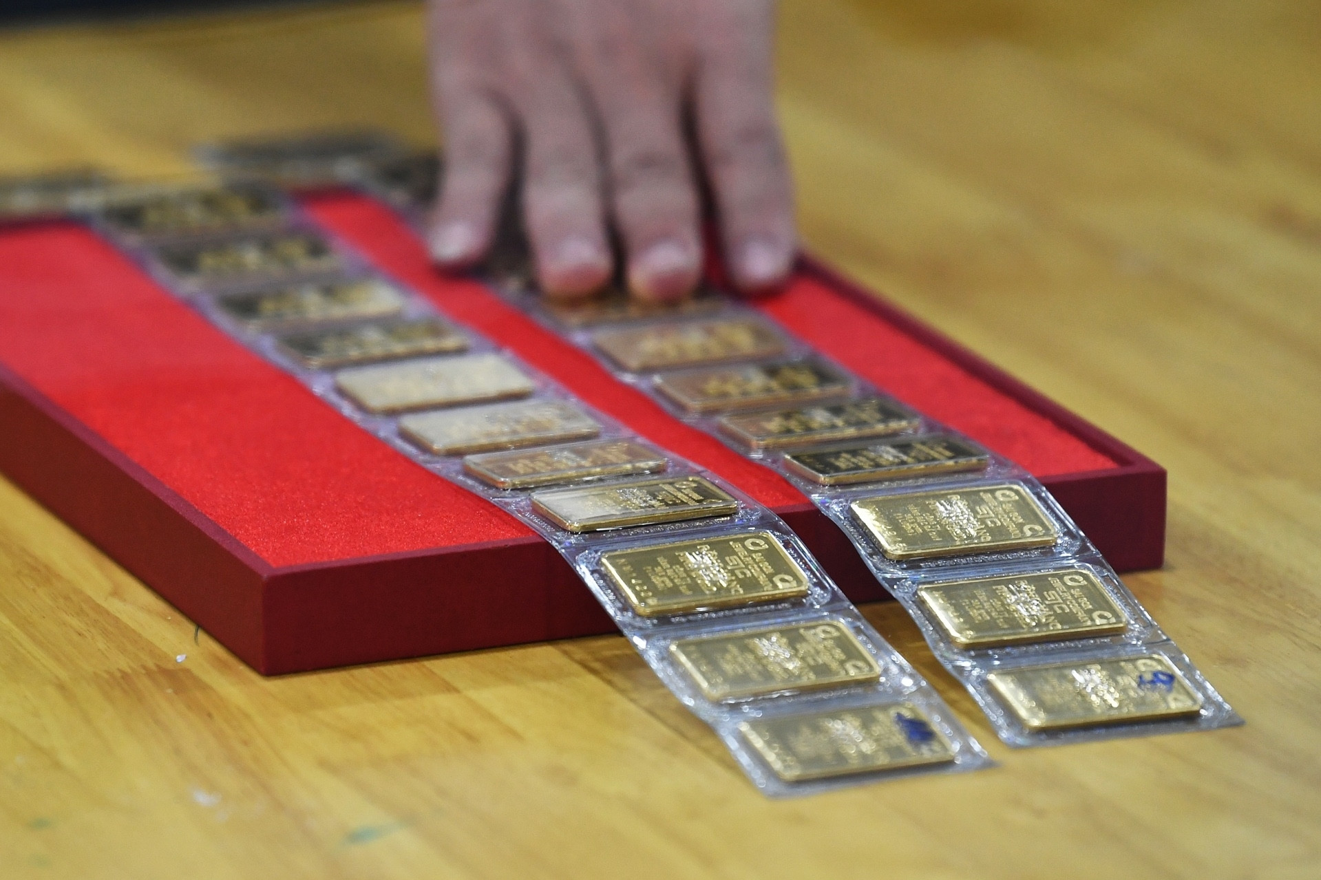 Giá vàng hôm nay 13/9/2025: Vàng SJC tiếp tục giảm, về sát 131 triệu đồng/lượng