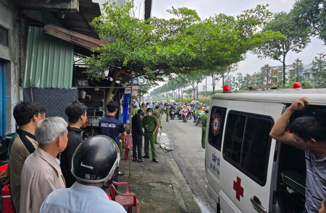 Bản tin trưa 12/9: Cháy cửa hàng phụ tùng xe máy, người đàn ông tử vong