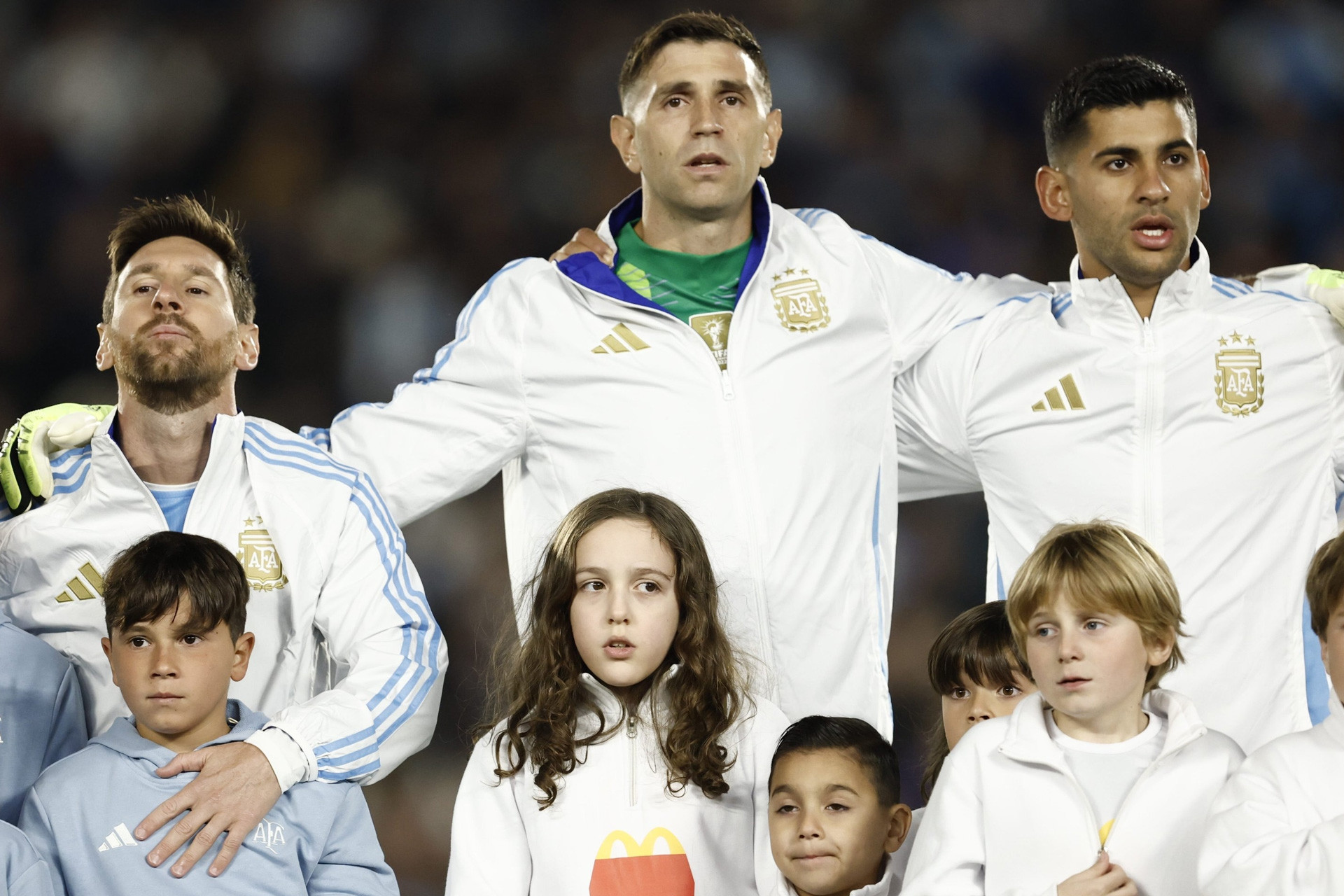 Tin tức về chuyển nhượng 12/9: MU mua Dibu Martínez, Man City ký Barcola