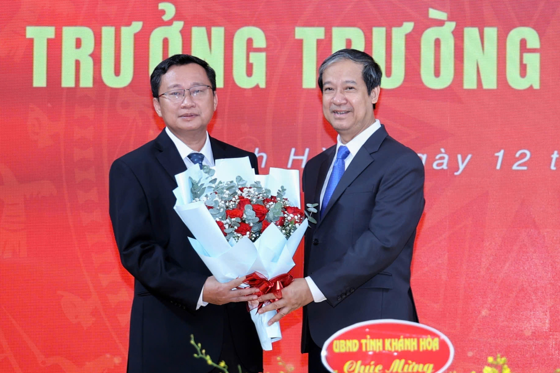 Bộ trưởng GD-ĐT trao quyết định công nhận Hiệu trưởng trường Đại học Nha Trang