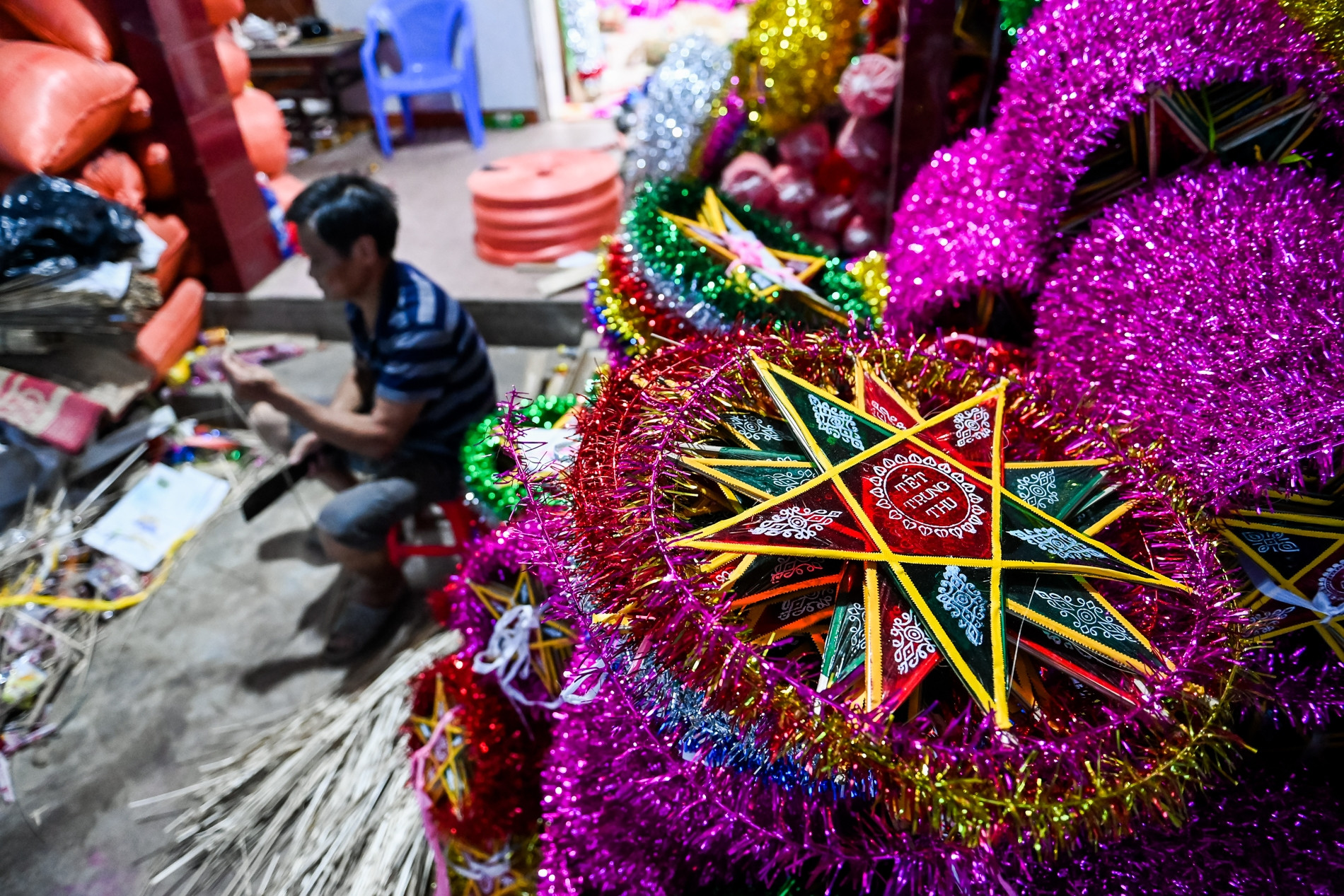 Cảnh khác lạ ở làng làm đèn ông sao nổi tiếng ở Ninh Bình