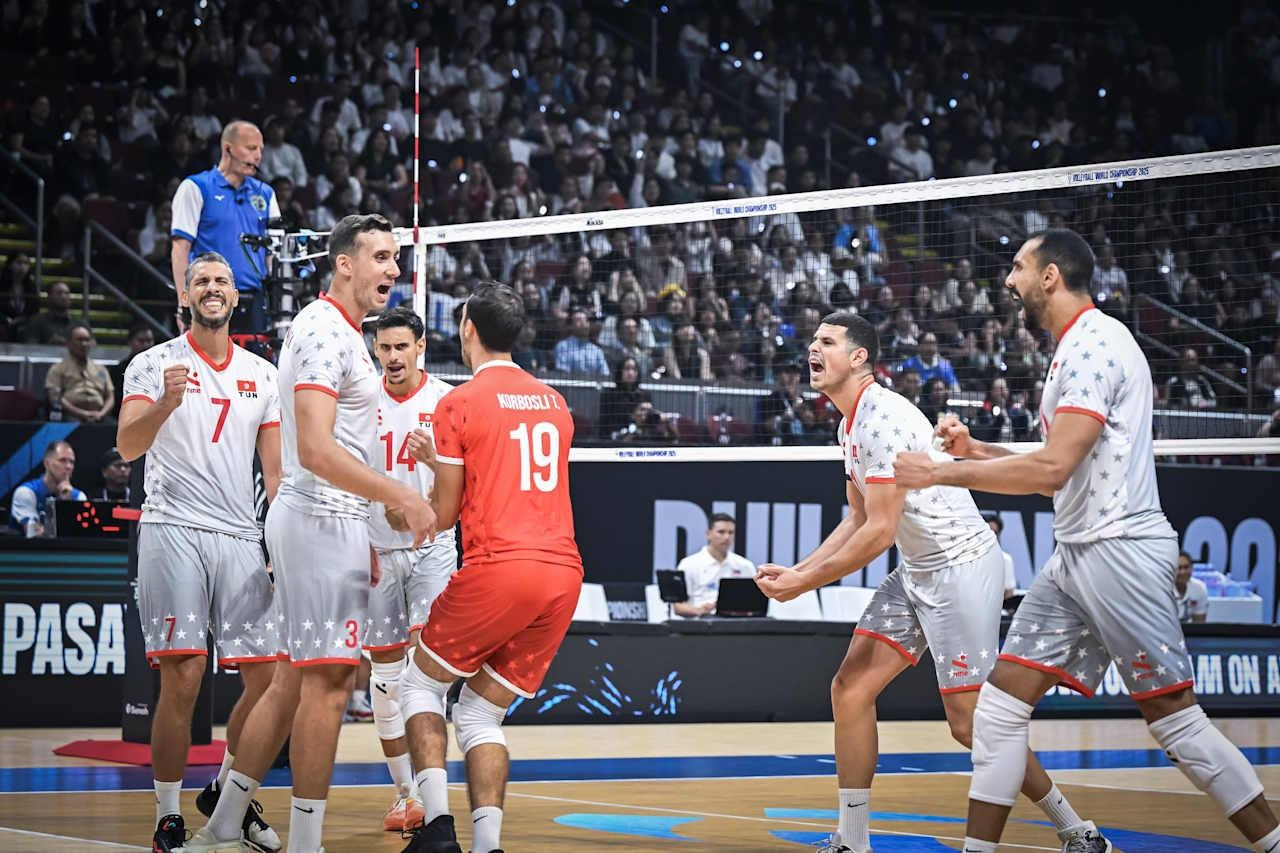 Chủ nhà Philippines thua trắng trận khai màn giải bóng chuyền thế giới