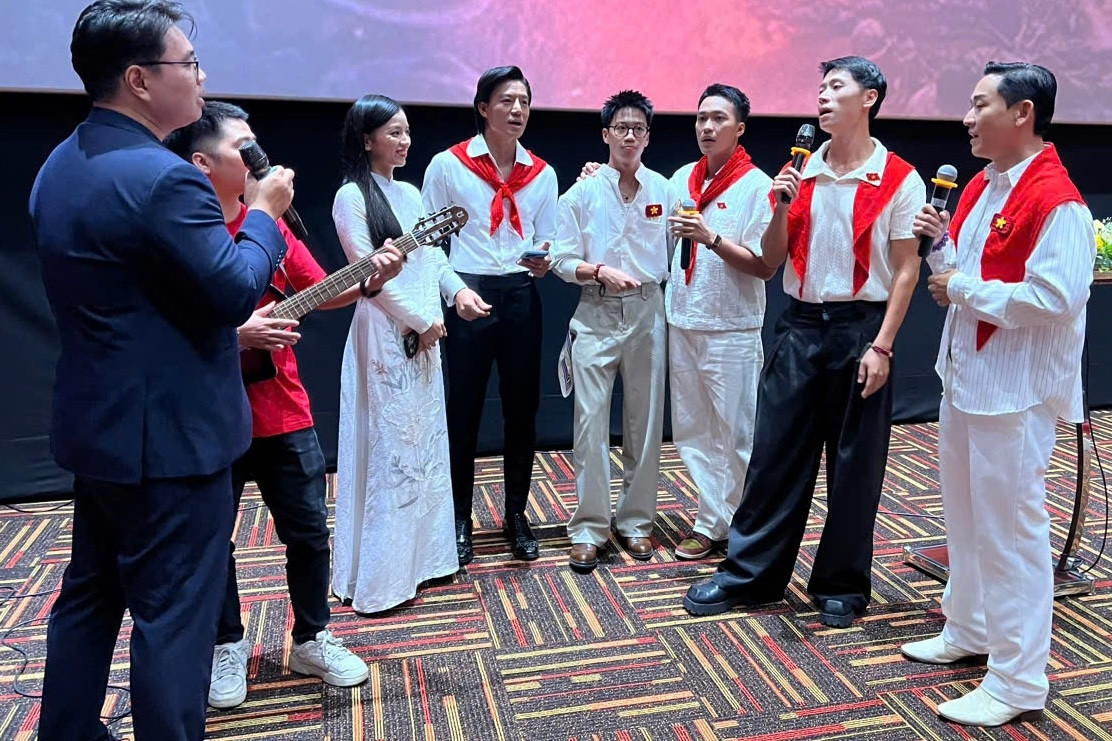 Dàn diễn viên tạo nên hình ảnh không thể có trên phim 600 tỷ 'Mưa đỏ'