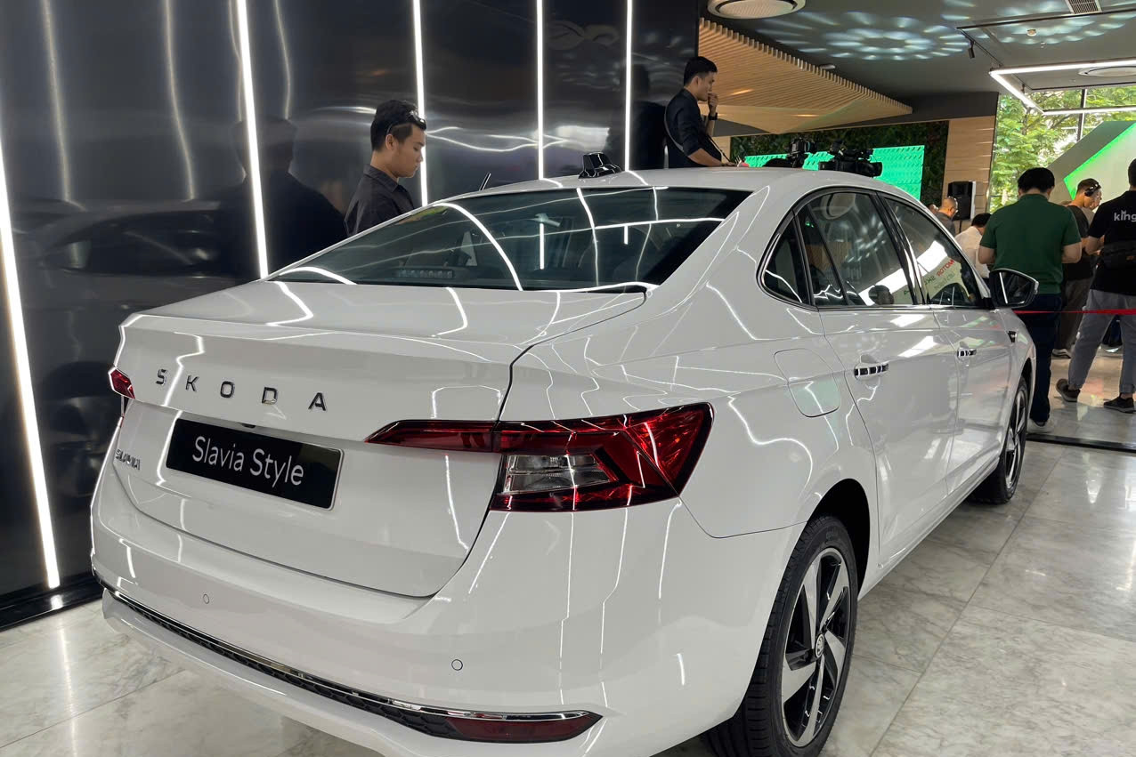Loạt xe sedan giá rẻ tiếp tục giảm giá kịch sàn để kích cầu trong tháng 9