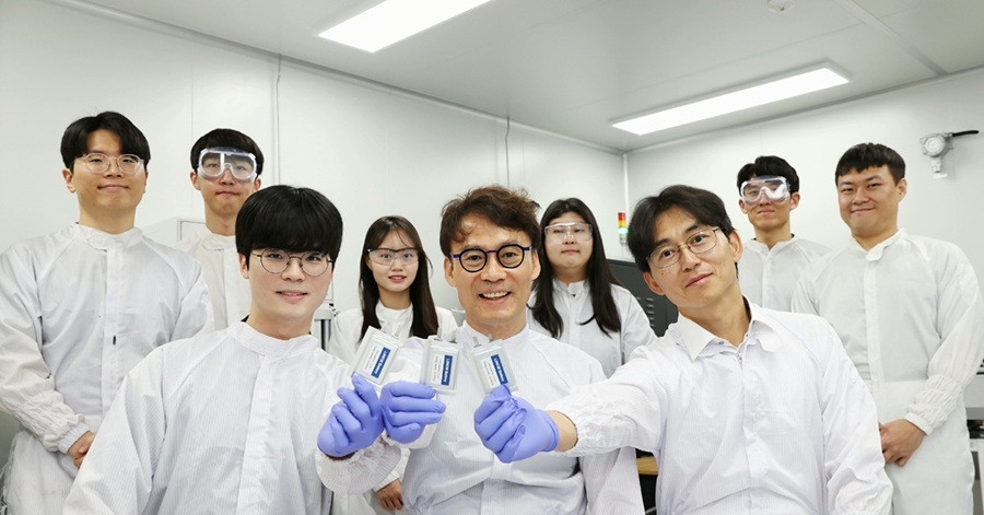 Pin xe điện sạc một lần đi được 800km, sạc nhanh chỉ 12 phút