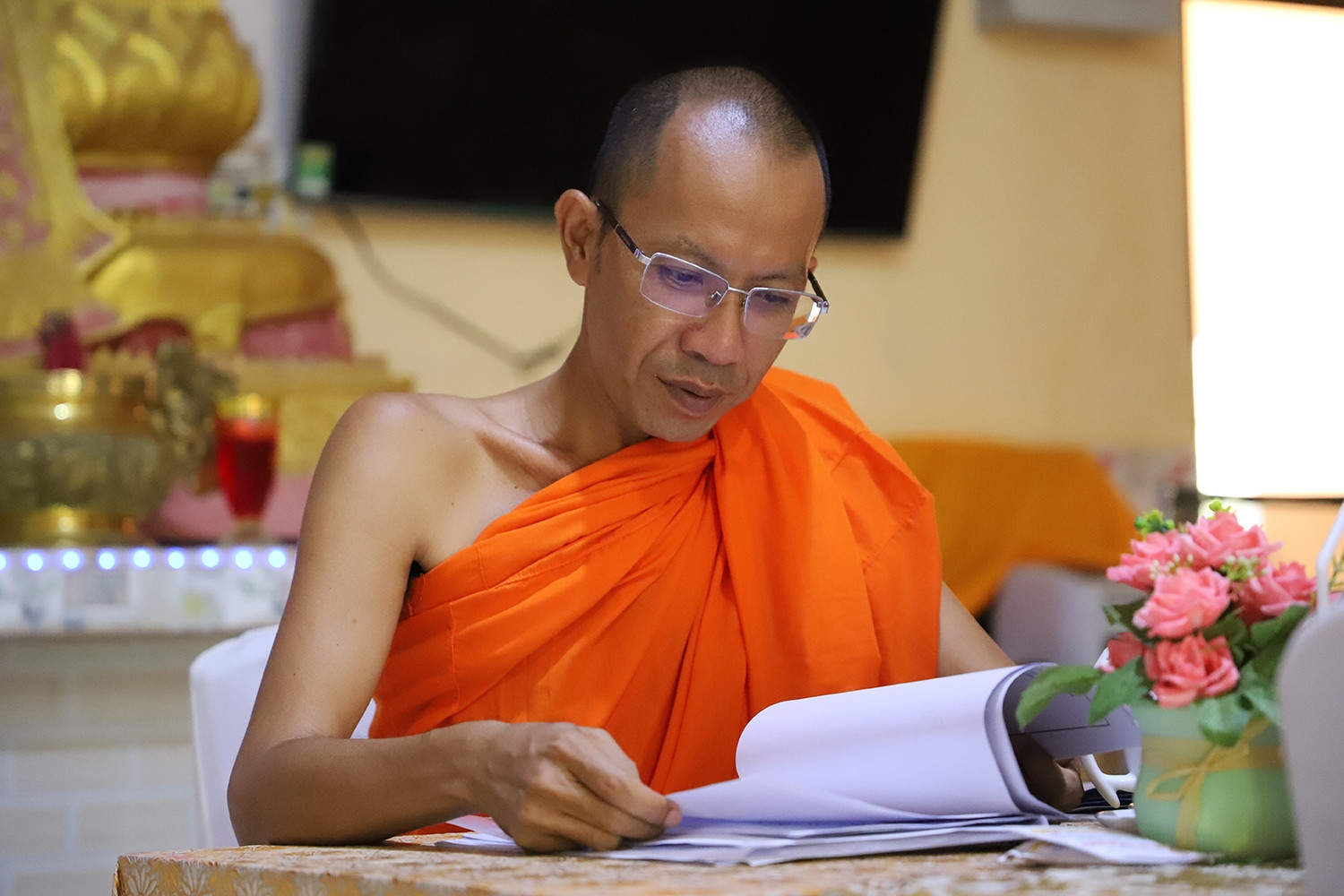 Sư thầy nhận bằng tiến sĩ ở tuổi 41, xây hàng trăm cây cầu cho đồng bào Khmer