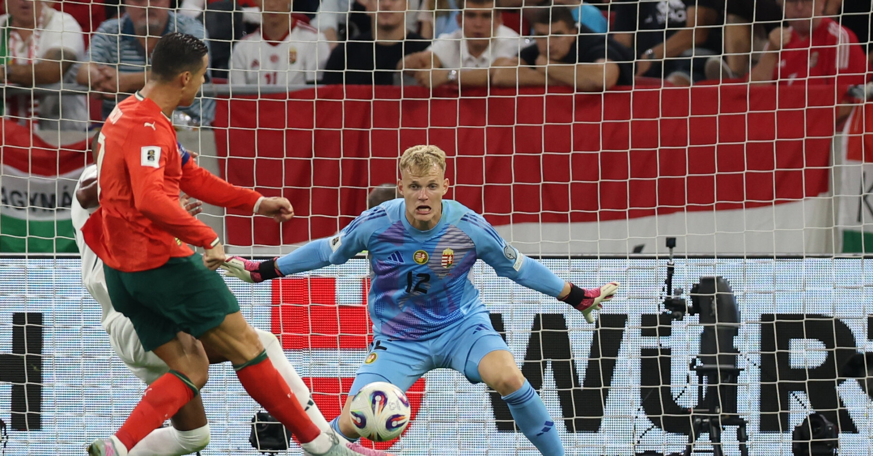 Chelsea đánh rơi chiến thắng phút bù giờ