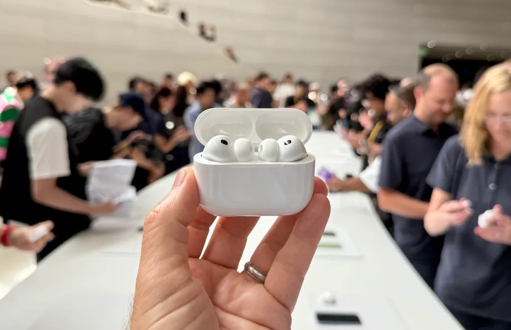 Tính năng dịch trực tiếp của AirPods chưa hỗ trợ tiếng Việt
