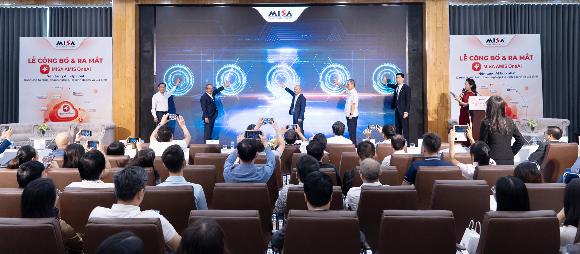 Nền tảng hỗ trợ phổ cập AI tới mọi doanh nghiệp, hộ gia đình 3 toa dam ung dung AI 1.jpg