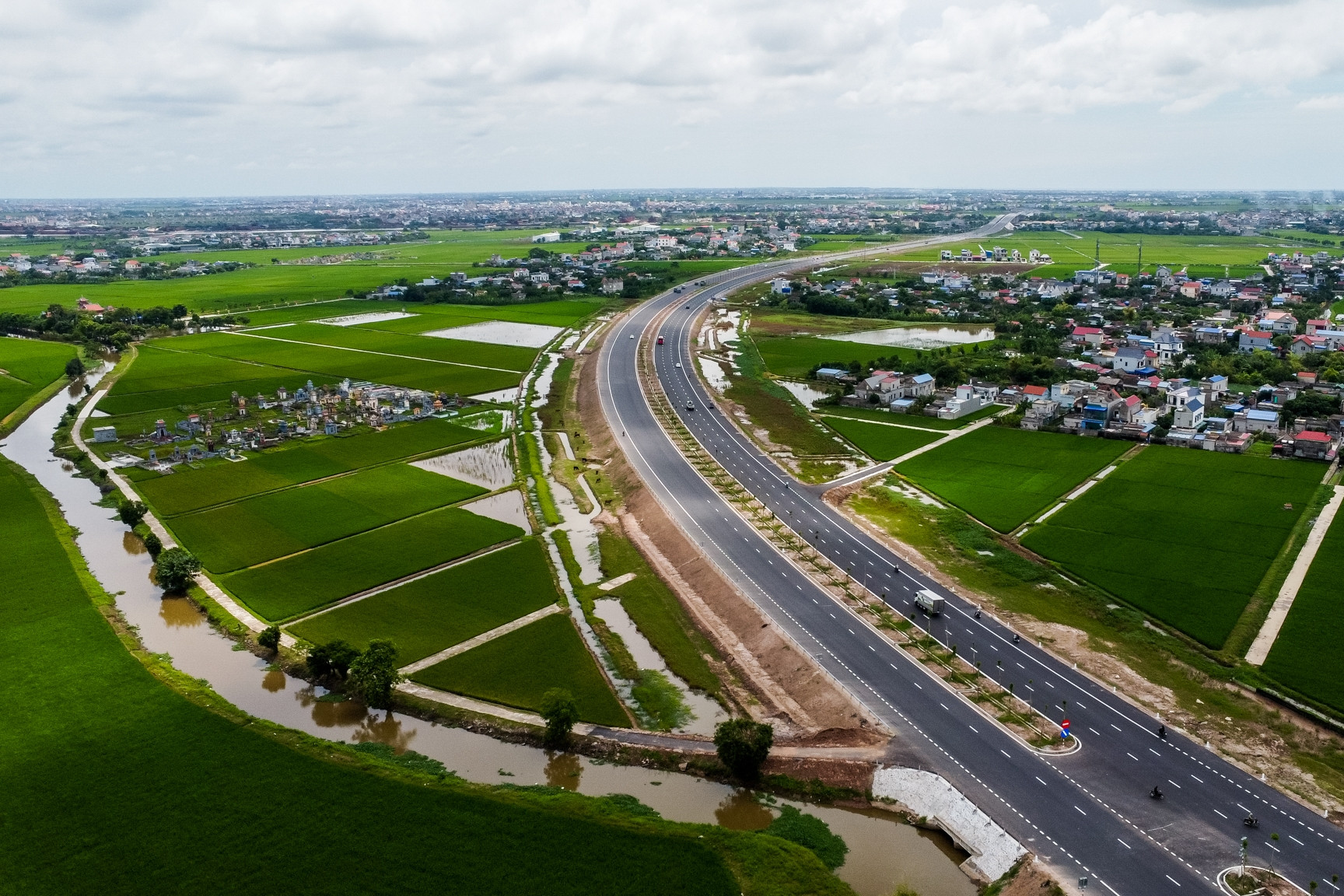 Toàn cảnh tuyến đường 6.400 tỷ đồng ở Ninh Bình sắp hoàn thành