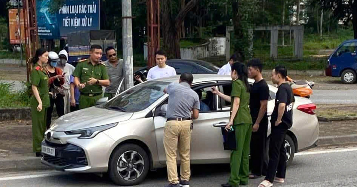 Vụ người phụ nữ bị &amp;apos;chặt chém&amp;apos; 2,5 triệu: Đưa tài xế taxi ra dựng lại hiện trường