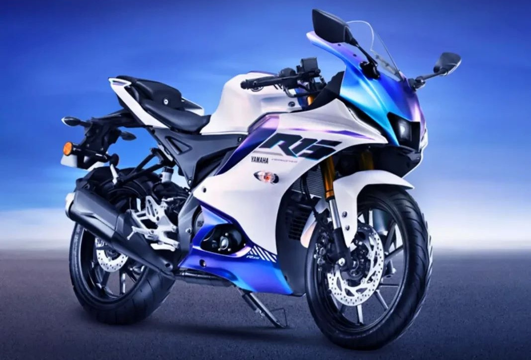 Xe thể thao Yamaha R15 2025 ra mắt, giá chỉ từ 50 triệu, đối đầu Honda Hornet