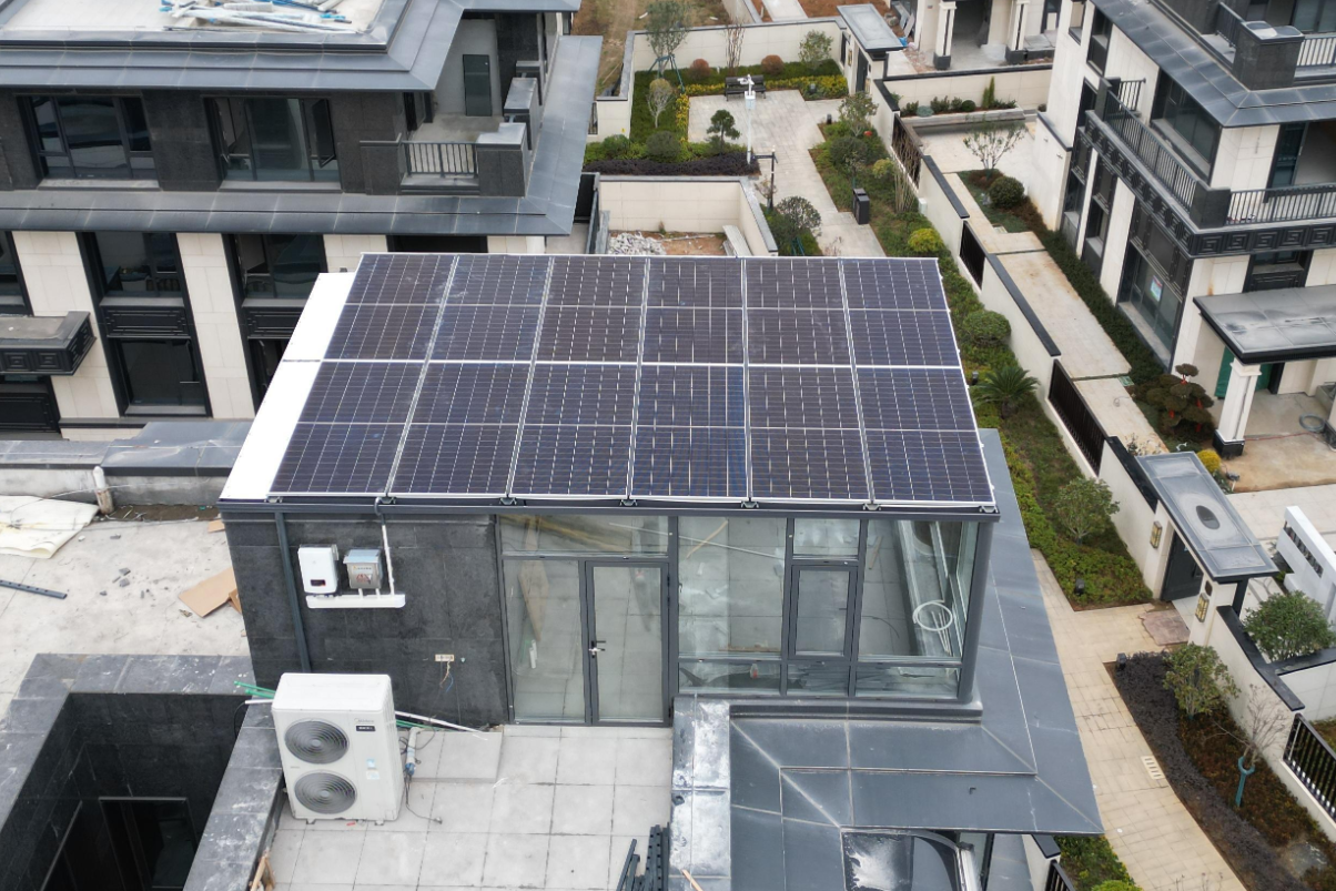 Lắp điện mặt trời mái nhà ở Trung Quốc không xin phép có bị phạt?