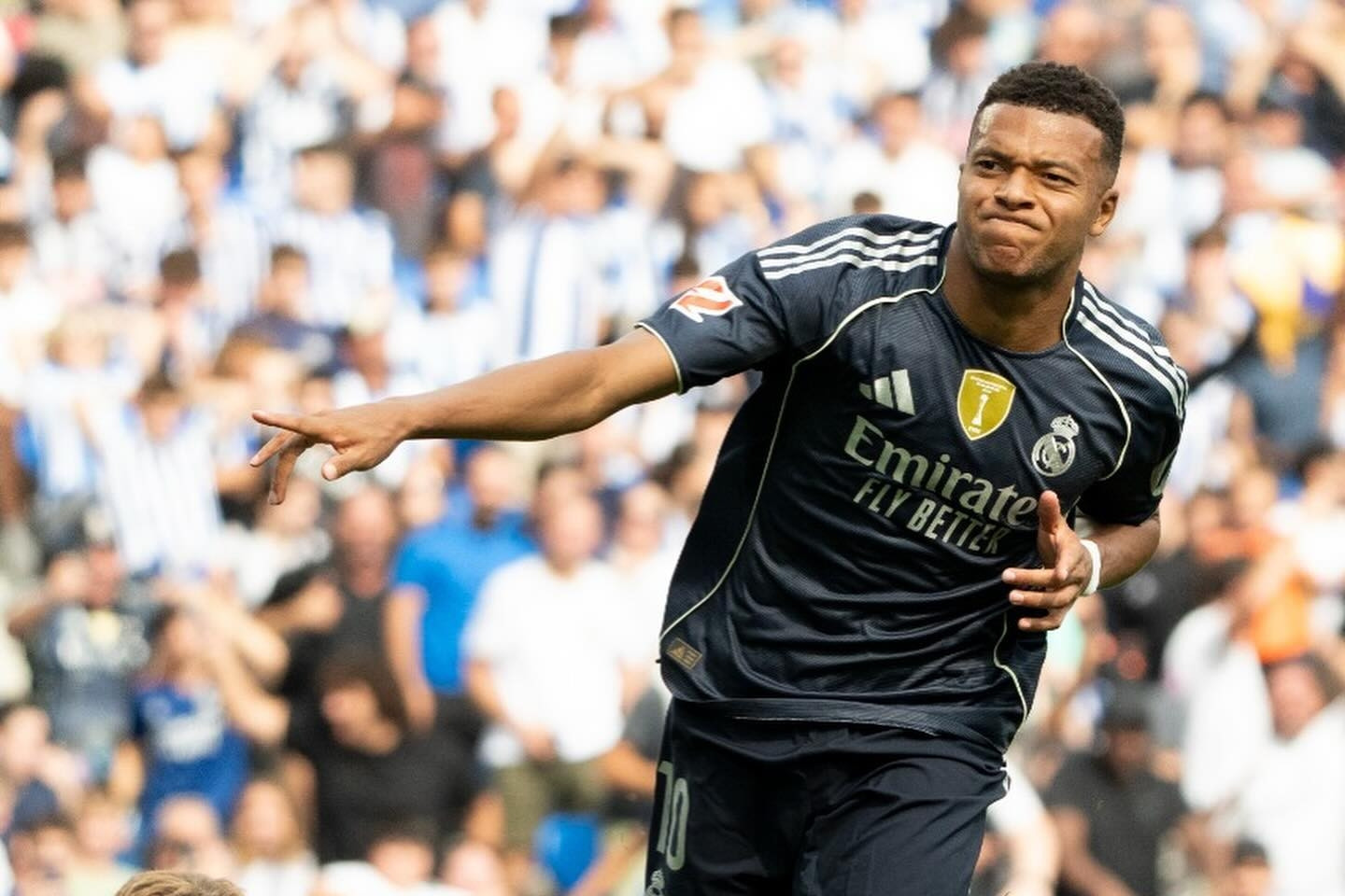Mbappe rực sáng, Real Madrid hạ Sociedad trong thế thiếu người