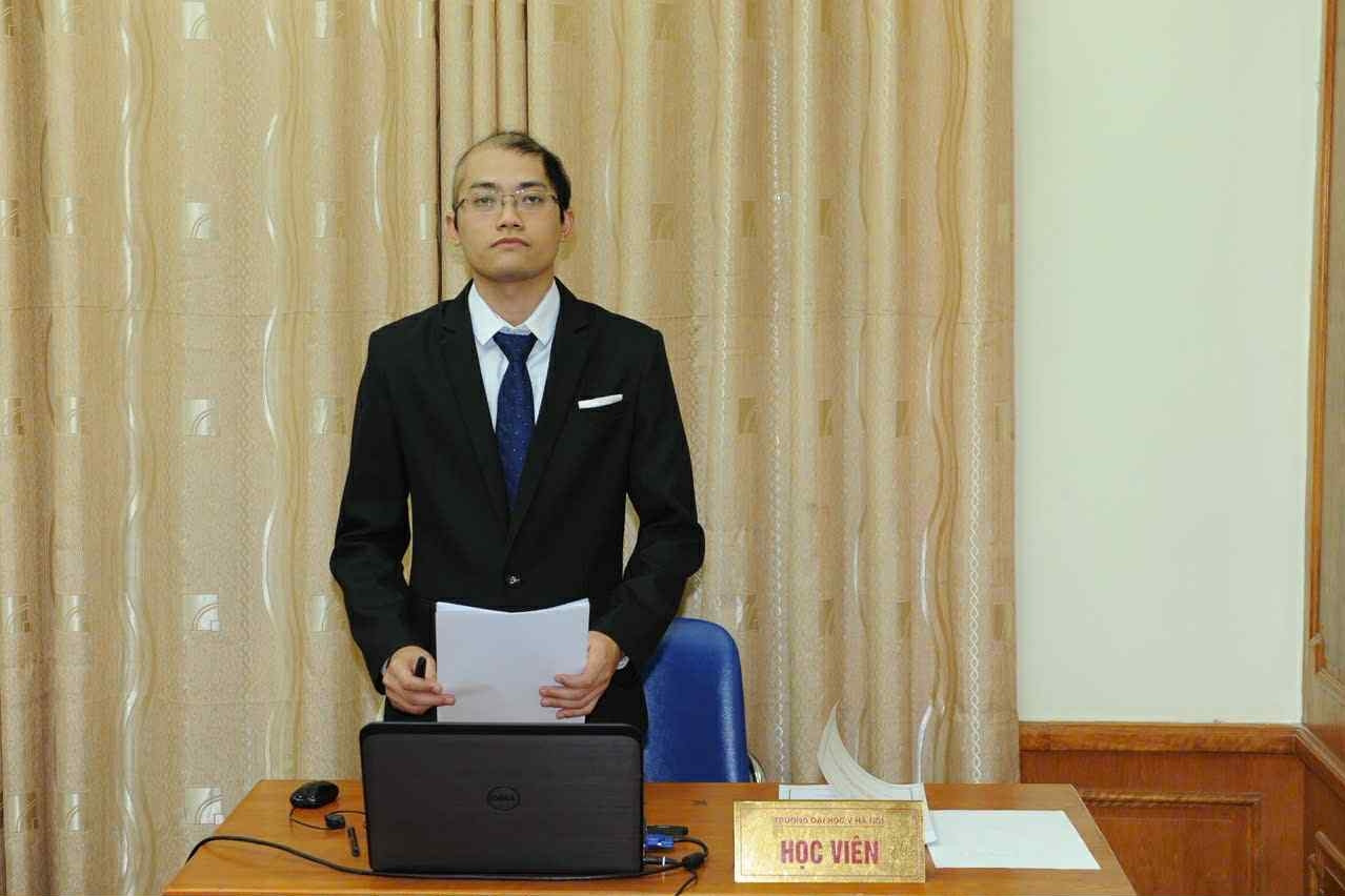 'Tóc rụng nửa đầu' trong kỳ thi khốc liệt bác sĩ nội trú