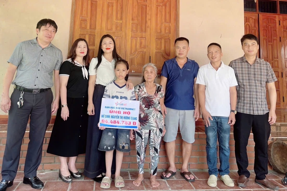 Trao hơn 94 triệu đồng đến em Hương Giang mắc bệnh dị dạng mạch máu não