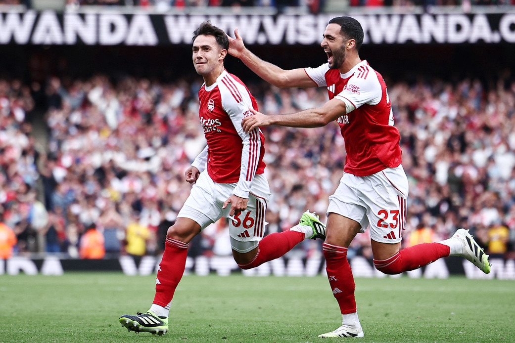 Zubimendi rực sáng, Arsenal thắng 'ba sao'