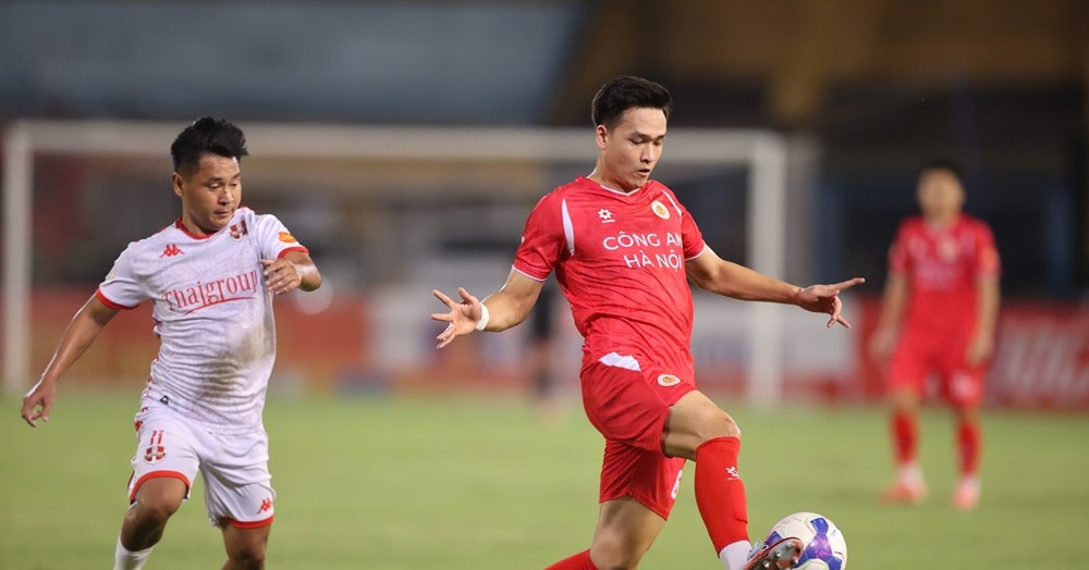 Trực tiếp bóng đá CAHN 2-0 Hải Phòng: Quang Hải dính chấn thương