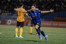 Quang Hải ghi bàn rồi chấn thương, CAHN thắng nghẹt thở Hải Phòng Thần đồng Gia Bảo lập công, HAGL loại Thanh Hóa khỏi Cúp QG