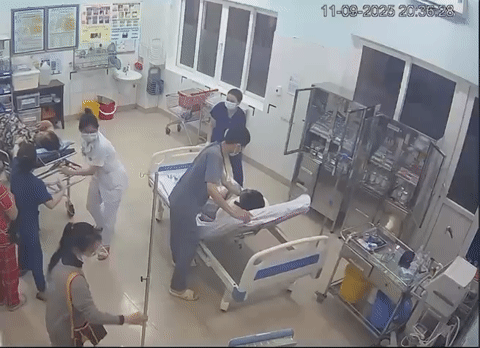 Người đàn ông bất ngờ ngừng tim sau khi đi bộ vào khoa cấp cứu