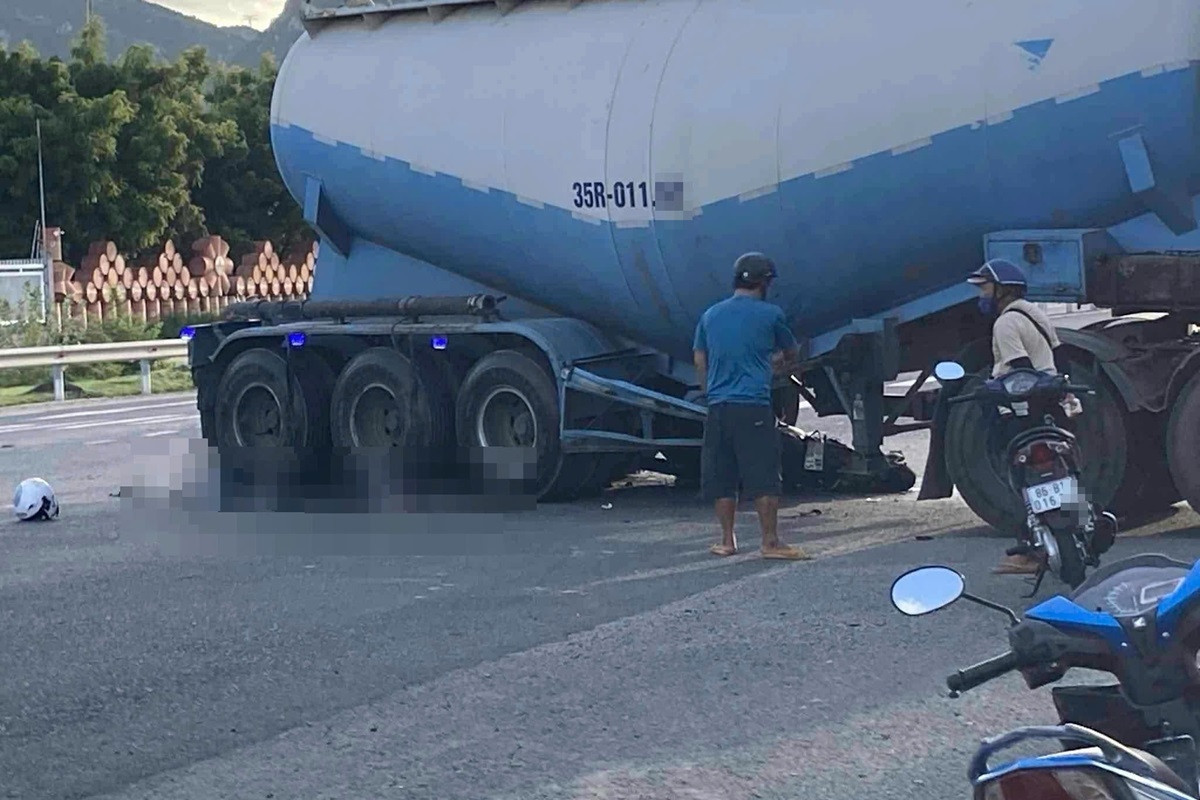 Bản tin trưa 14/9: Hai thanh niên tử vong sau va chạm xe bồn trên quốc lộ 1