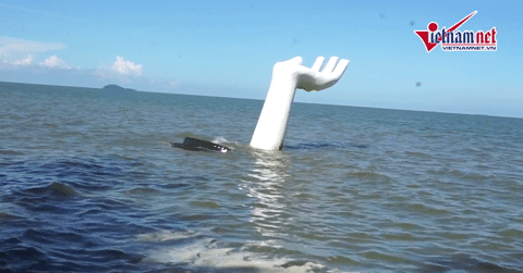 Cận cảnh &amp;apos;cánh tay khổng lồ&amp;apos; trước khi bị di dời ở Thanh Hóa